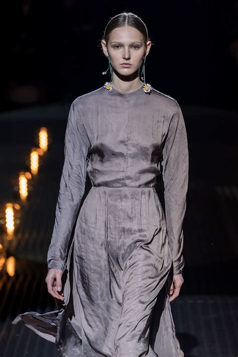 streaming prada sfilata febbraio 2019|Prada Autunno Inverno 2019/20: la sfilata live streaming.